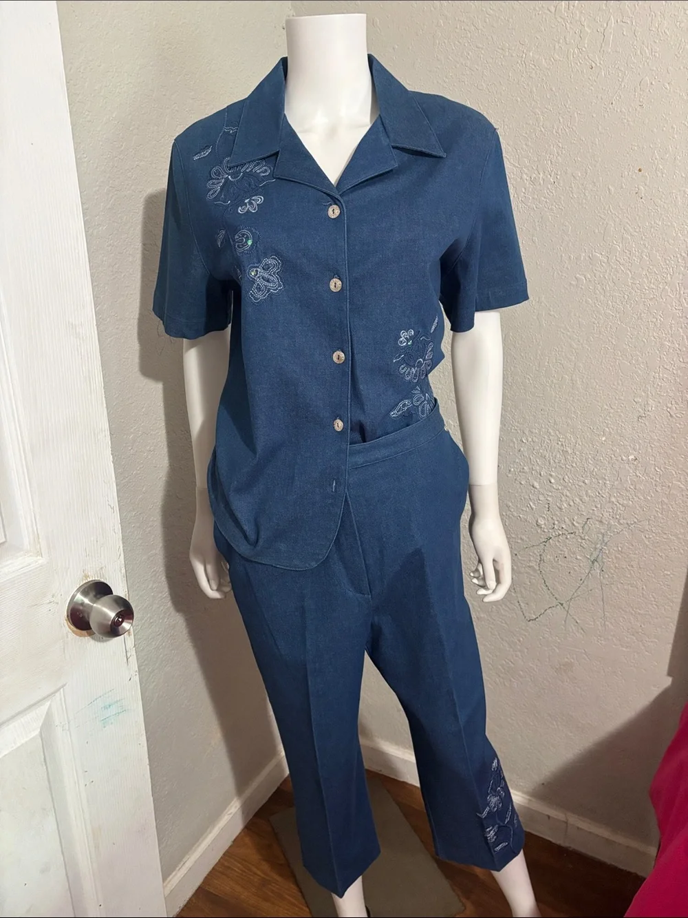 Alfred Dunner Blue Embroidered Short-Sleeve Capri Set